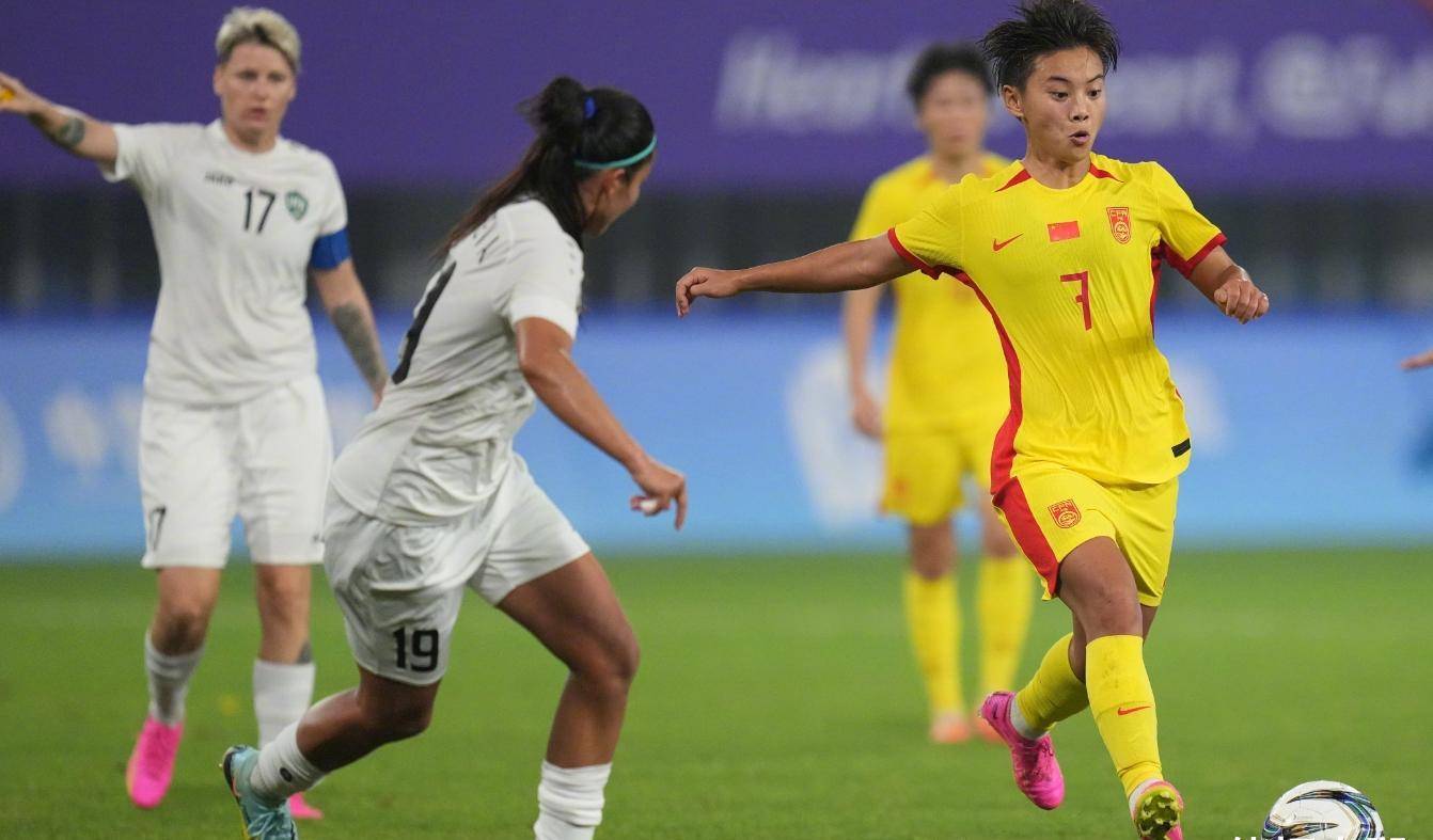 九州娱乐-包含中国女足备战蓄势待发，教练组高效治军的词条